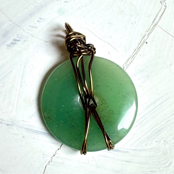 Elegant Gemstone Wire-Wrapped Green adventurine stone round 4271 y - Picture 2 of 10